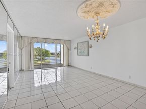 9235 Lagoon Pl 404, Davie FL 33324