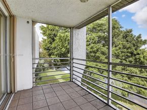 9235 Lagoon Pl 404, Davie FL 33324