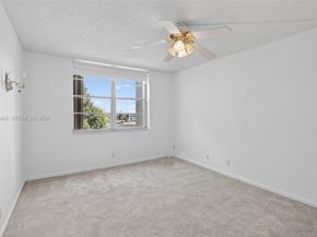 9235 Lagoon Pl 404, Davie FL 33324