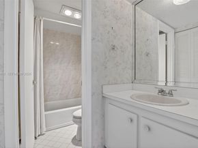 9235 Lagoon Pl 404, Davie FL 33324