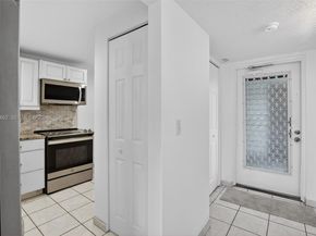 9235 Lagoon Pl 404, Davie FL 33324
