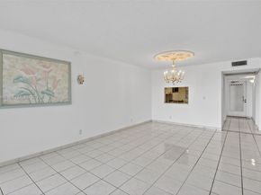 9235 Lagoon Pl 404, Davie FL 33324