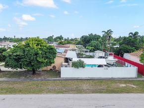 590 W 35th Pl, Hialeah FL 33012