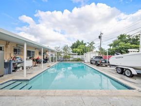 590 W 35th Pl, Hialeah FL 33012
