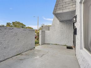 7402 NW 75th St, Tamarac FL 33321