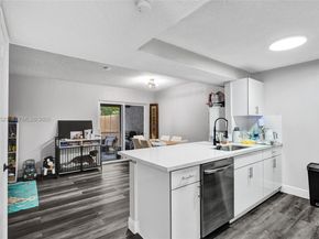 7402 NW 75th St, Tamarac FL 33321