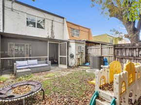 7402 NW 75th St, Tamarac FL 33321