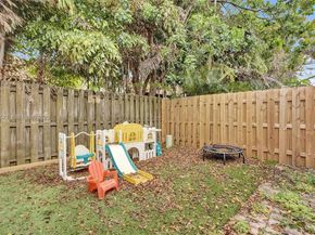 7402 NW 75th St, Tamarac FL 33321