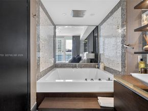 200 Biscayne Boulevard Way 1108, Miami FL 33131