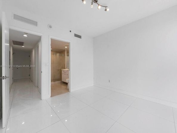 495 Brickell Ave 1801, Miami FL 33131