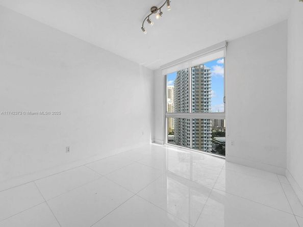 495 Brickell Ave 1801, Miami FL 33131