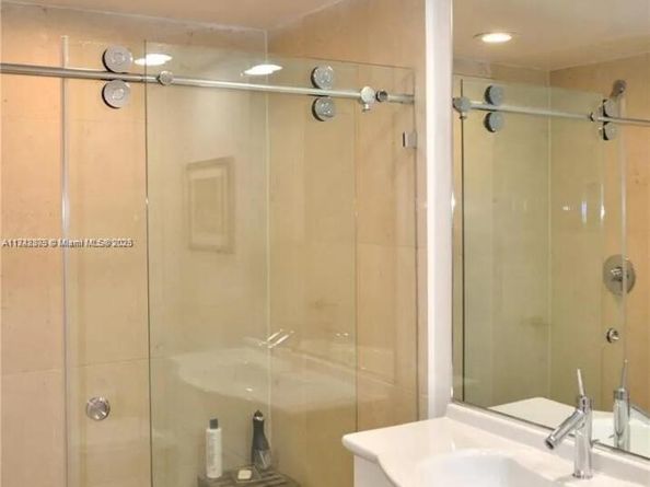 495 Brickell Ave 1801, Miami FL 33131