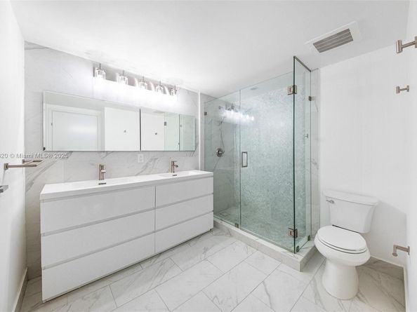 1300 Brickell Bay Dr 704, Miami FL 33131