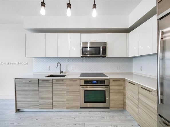 1300 Brickell Bay Dr 704, Miami FL 33131