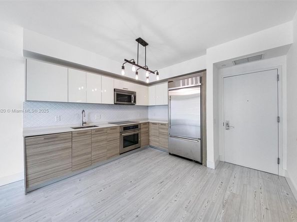 1300 Brickell Bay Dr 704, Miami FL 33131