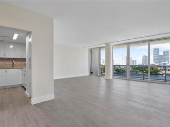 900 Bay Dr