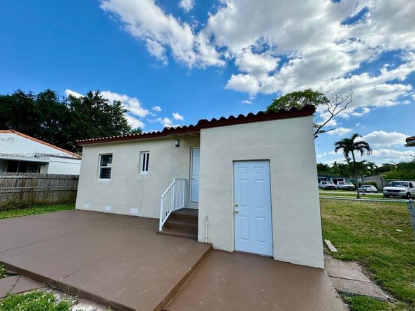 461 Plover Ave, Miami Springs FL 33166