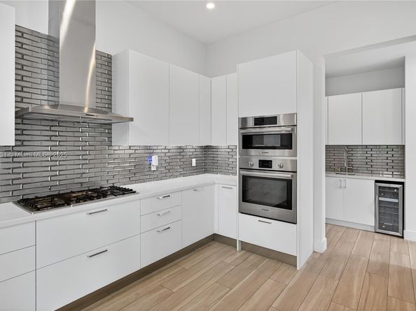 5999 E Brookfield Cir E, Hollywood FL 33312