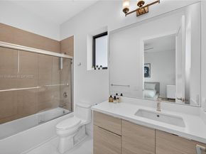 5999 E Brookfield Cir E, Hollywood FL 33312