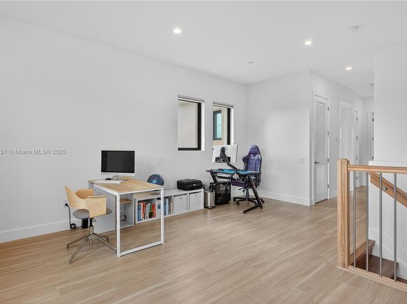 5999 E Brookfield Cir E, Hollywood FL 33312