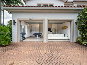 5999 E Brookfield Cir E, Hollywood FL 33312