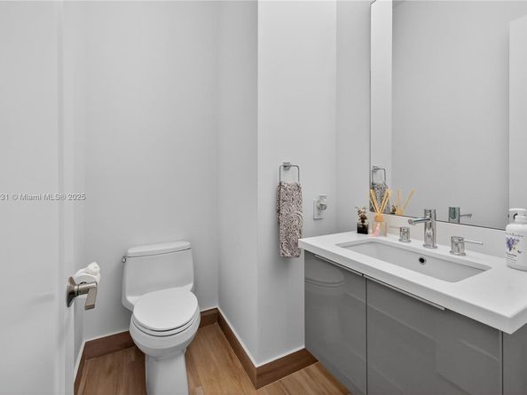 5999 E Brookfield Cir E, Hollywood FL 33312