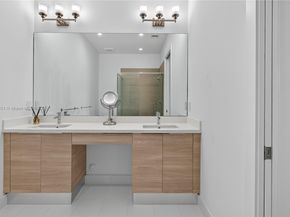 5999 E Brookfield Cir E, Hollywood FL 33312