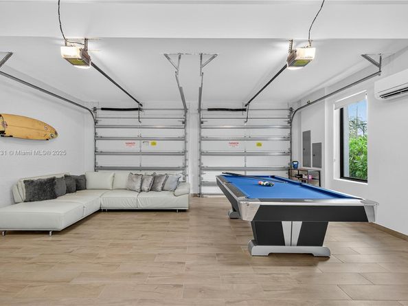 5999 E Brookfield Cir E, Hollywood FL 33312