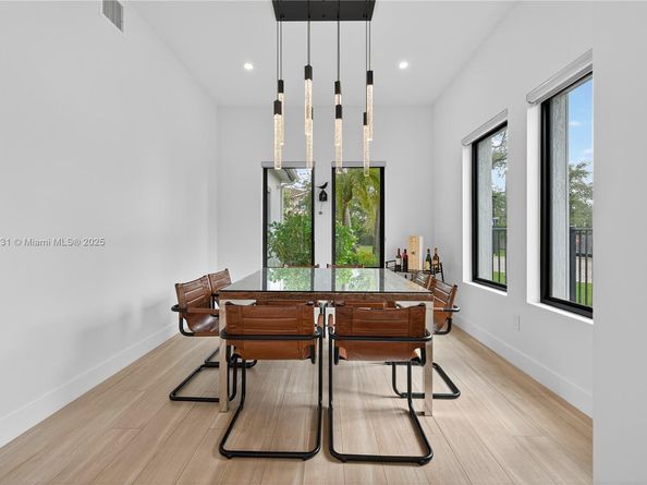 5999 E Brookfield Cir E, Hollywood FL 33312