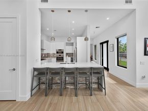 5999 E Brookfield Cir E, Hollywood FL 33312