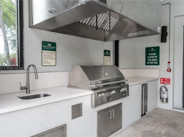 5999 E Brookfield Cir E, Hollywood FL 33312