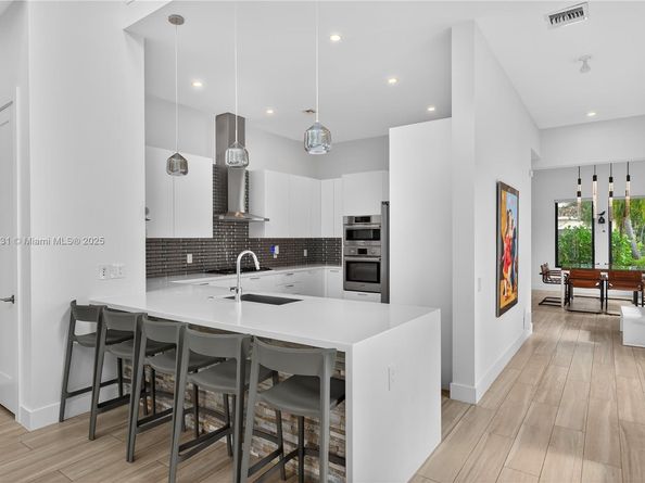 5999 E Brookfield Cir E, Hollywood FL 33312