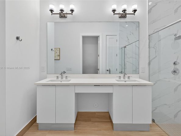 5999 E Brookfield Cir E, Hollywood FL 33312