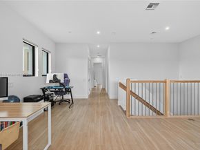 5999 E Brookfield Cir E, Hollywood FL 33312