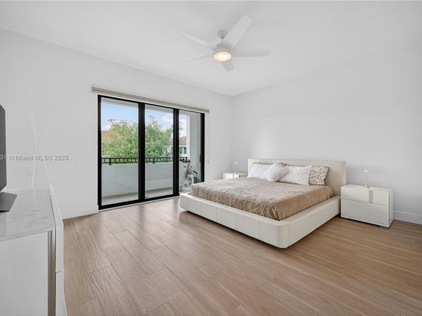 5999 E Brookfield Cir E, Hollywood FL 33312