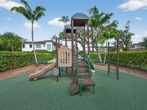 5999 E Brookfield Cir E, Hollywood FL 33312