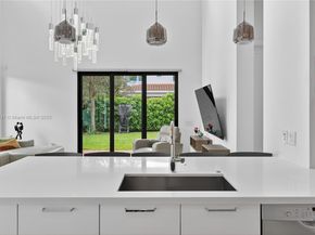 5999 E Brookfield Cir E, Hollywood FL 33312