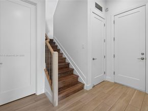 5999 E Brookfield Cir E, Hollywood FL 33312