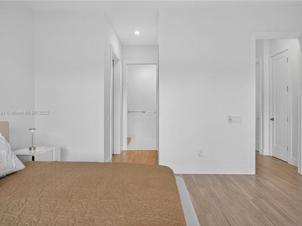 5999 E Brookfield Cir E, Hollywood FL 33312