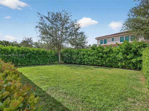 5999 E Brookfield Cir E, Hollywood FL 33312