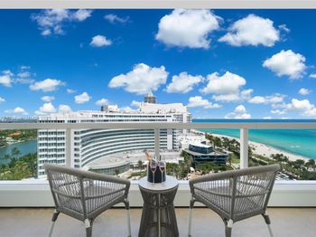 4391 Collins Ave