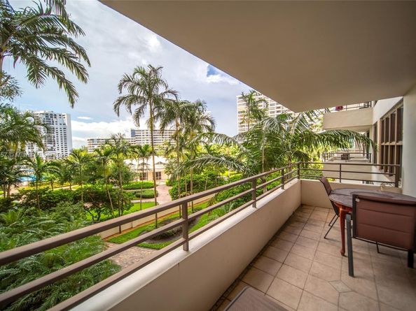 2500 Parkview Dr 517, Hallandale Beach FL 33009