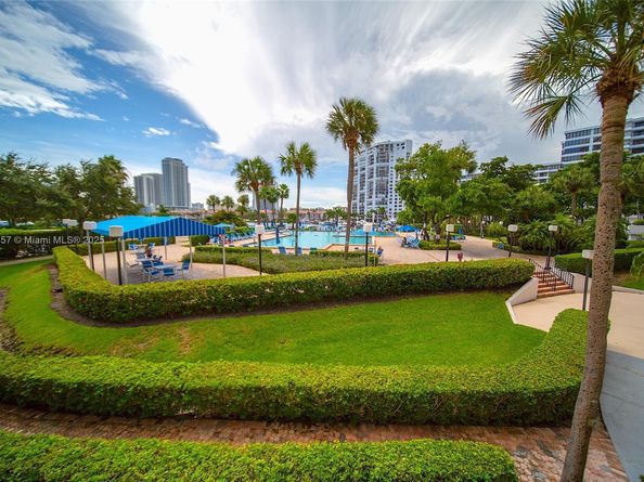 2500 Parkview Dr 517, Hallandale Beach FL 33009