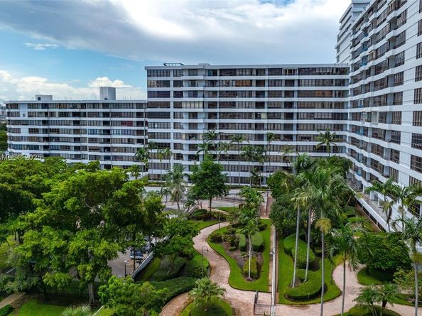 2500 Parkview Dr 517, Hallandale Beach FL 33009