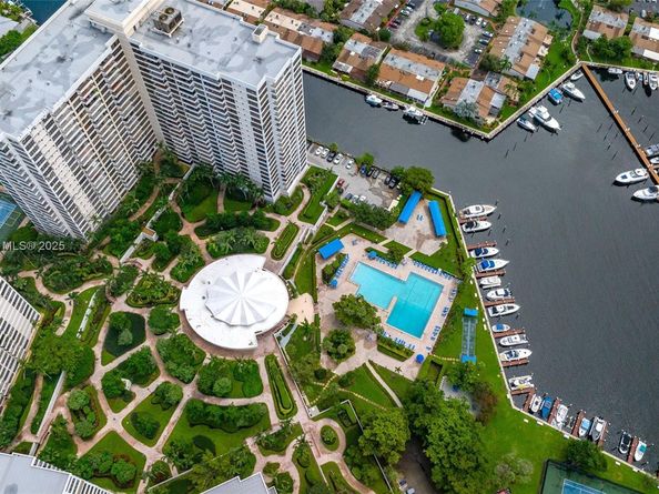 2500 Parkview Dr 517, Hallandale Beach FL 33009