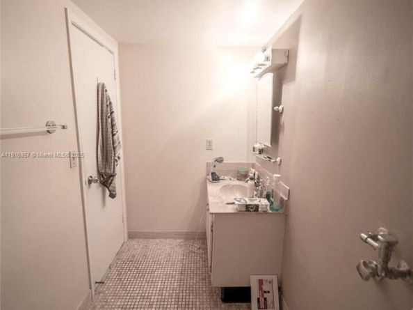 2500 Parkview Dr 517, Hallandale Beach FL 33009