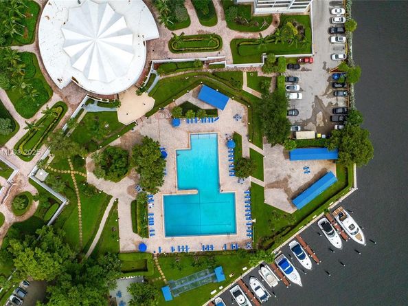 2500 Parkview Dr 517, Hallandale Beach FL 33009