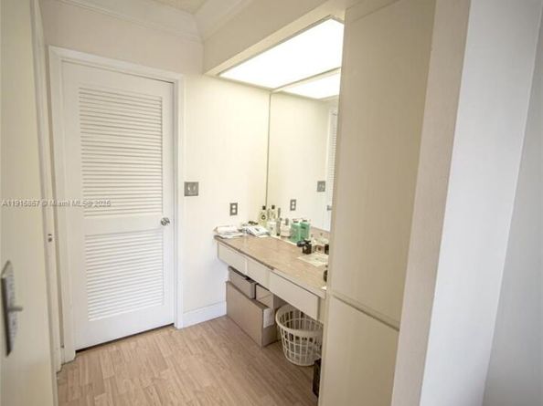 2500 Parkview Dr 517, Hallandale Beach FL 33009