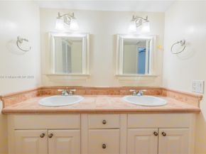 7890 SW 86th St 11, Miami FL 33143