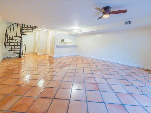 7890 SW 86th St 11, Miami FL 33143